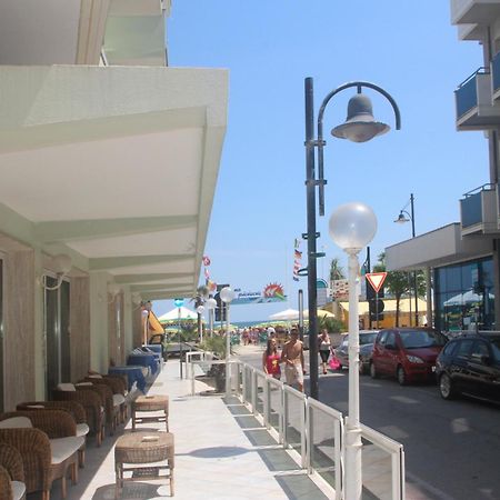 Hotel Bellavista-Olympic Rimini Buitenkant foto